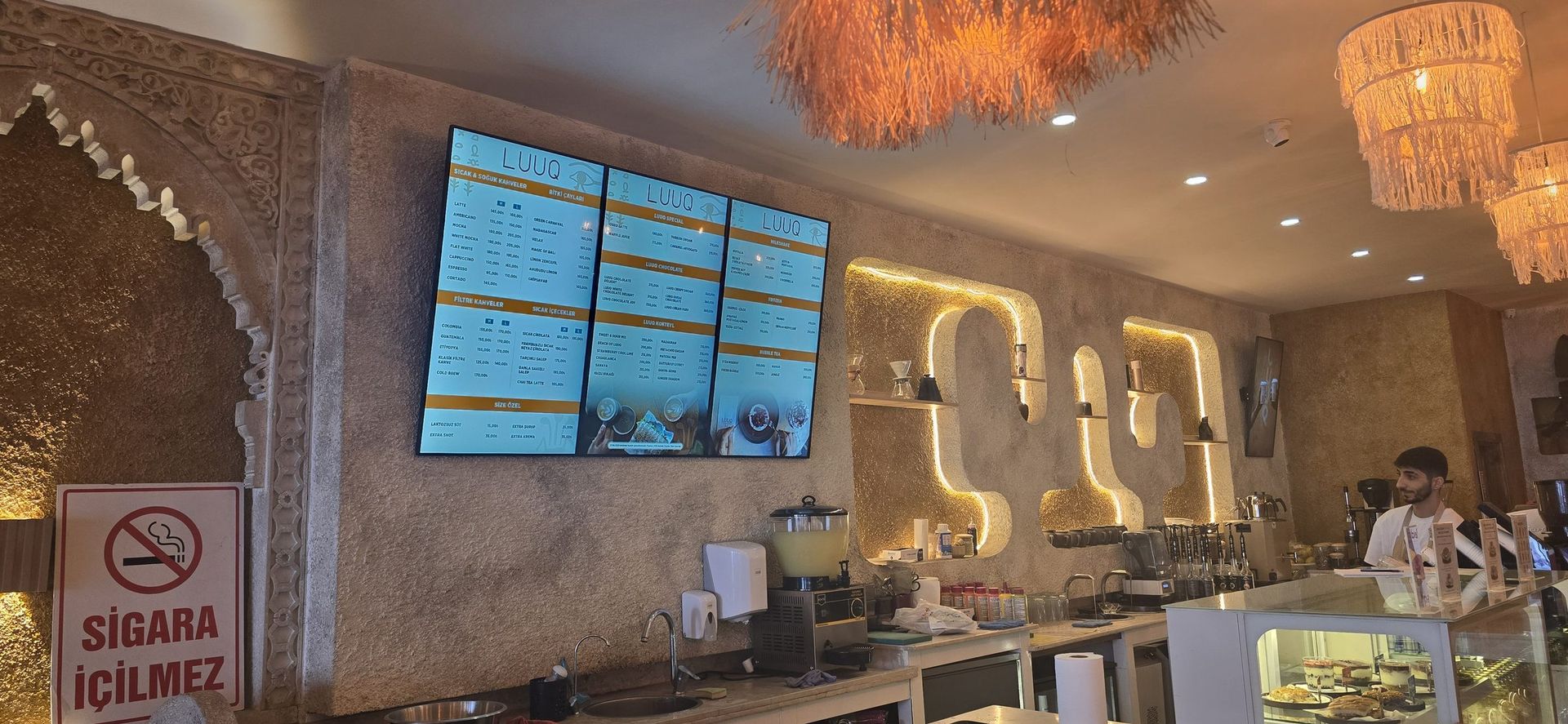 Modern Kafe Konsepti Menuboard Projesi