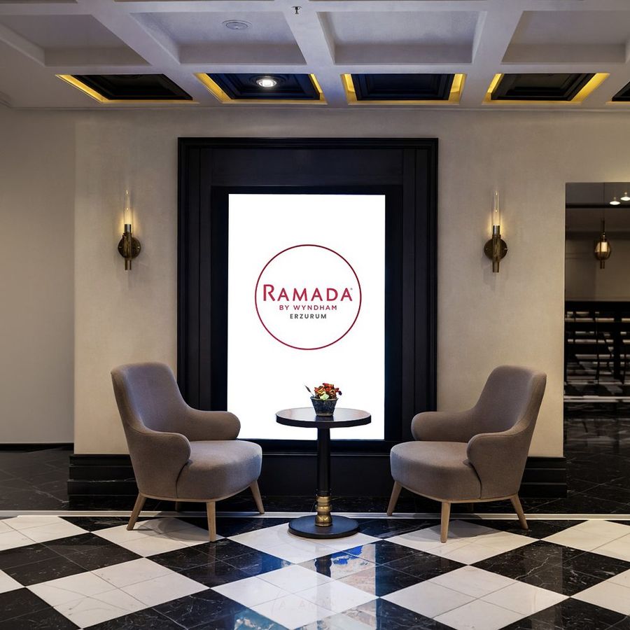 Uluslararası Otel Zinciri Digital Signage Projesi